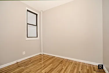 Rented by R New York