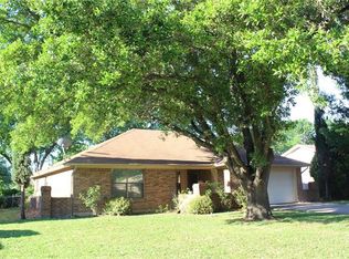 725 Judith St, Burleson, TX 76028
