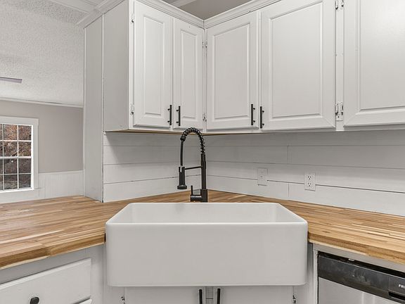 3rd image of 261 Jr Stevens Br