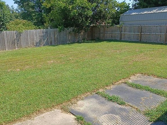 3rd image of 421 Bluff Dr