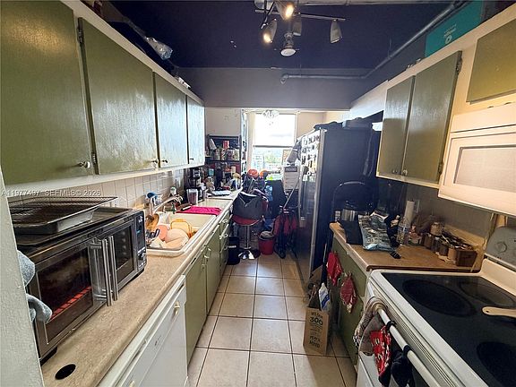 3rd image of 1470 NE 123rd St #A1116