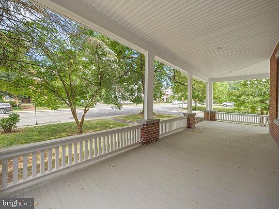 5th image of 836 Oak Hill Ave