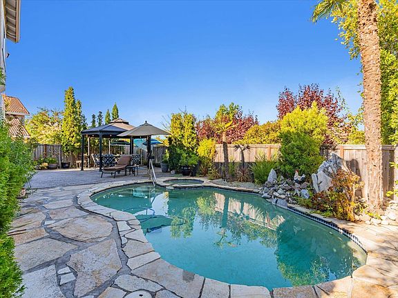 3rd image of 341 La Quinta Drive