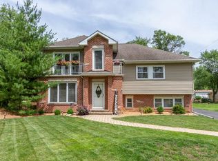 1N533 Forest Ave, Glen Ellyn, IL 60137