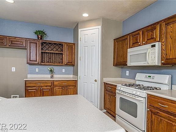 3rd image of 5753 Leonidas St