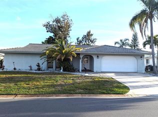 3235 Village Green Dr, Sarasota, FL 34239