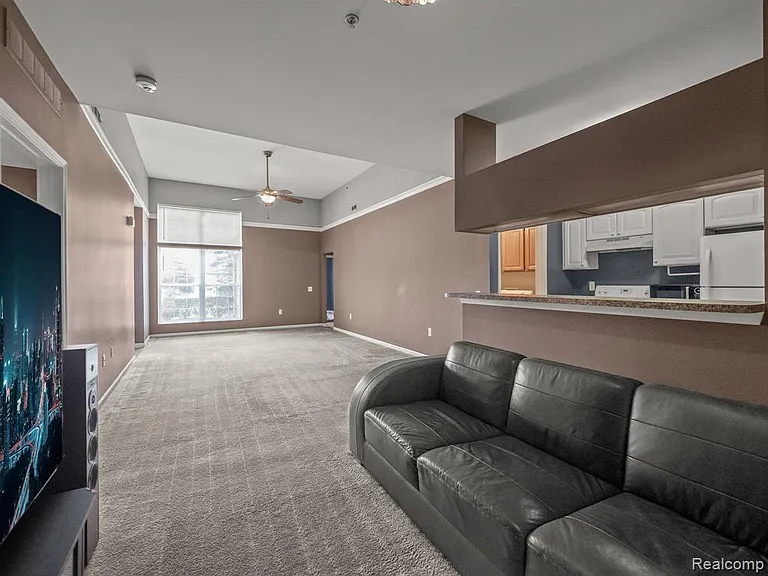 7683 Ambassador Dr — Photo 11