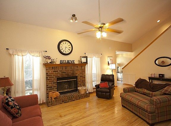 Fireplace has gas logs