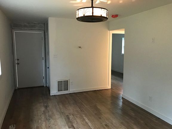 3rd image of 6205 Darby Dr