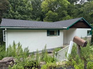 69 Cranberry Ledge Rd, Andover, NJ 07821