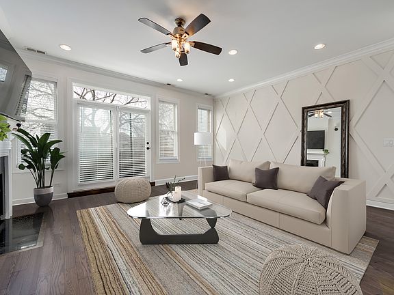 2nd image of 1239 N Maplewood Ave #3