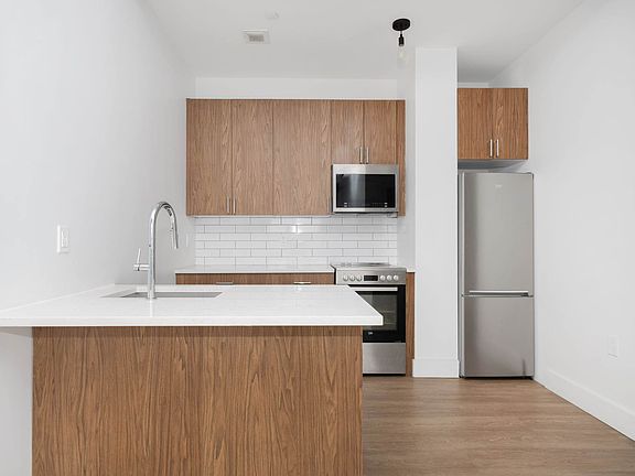 5th image of 82 4th Ave APT 8C