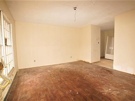 3rd image of 920 Gracewood Dr