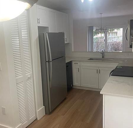 5th image of 4102 Eastridge Cir