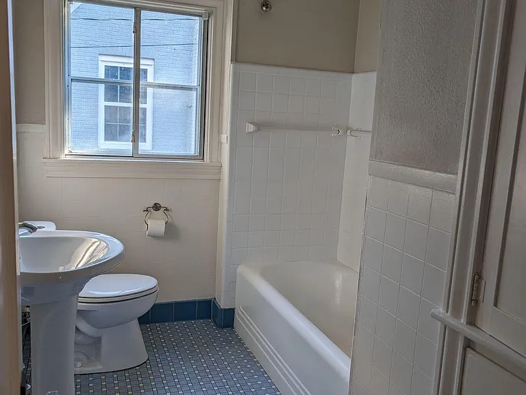 1402 S Donnybrook Ave — Photo 22