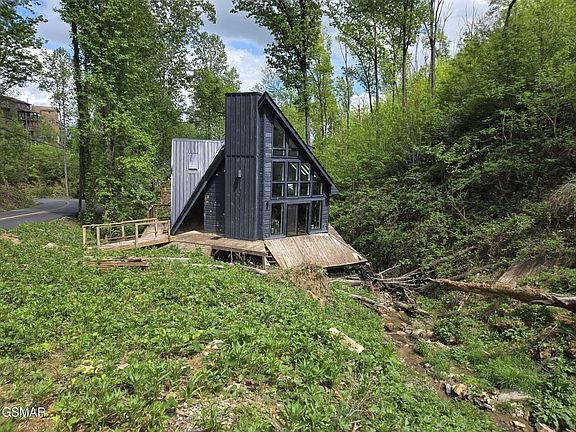 2nd image of 413 Wiley Oakley Dr