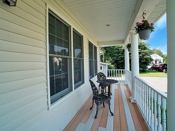 3rd image of 203 Woodlawn Ave