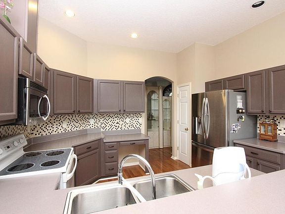 3rd image of 7959 Vivera Ct