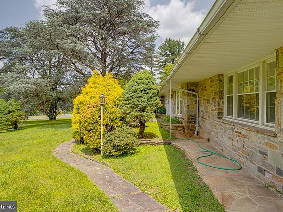 4th image of 500 Stratford Ct