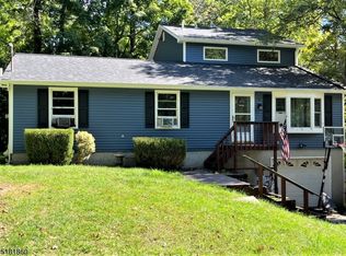 4 Ridge Rd, Highland Lakes, NJ 07422