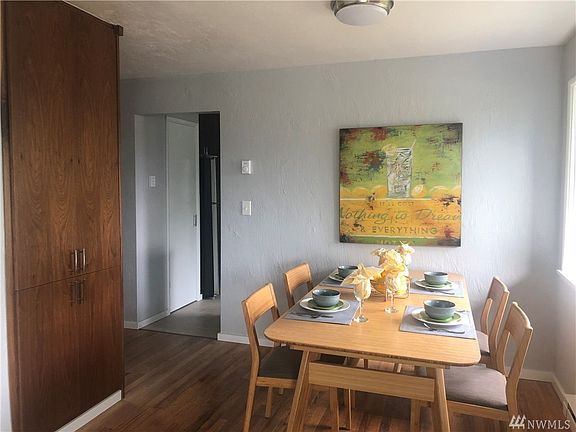Intimate dining area with spacious closet