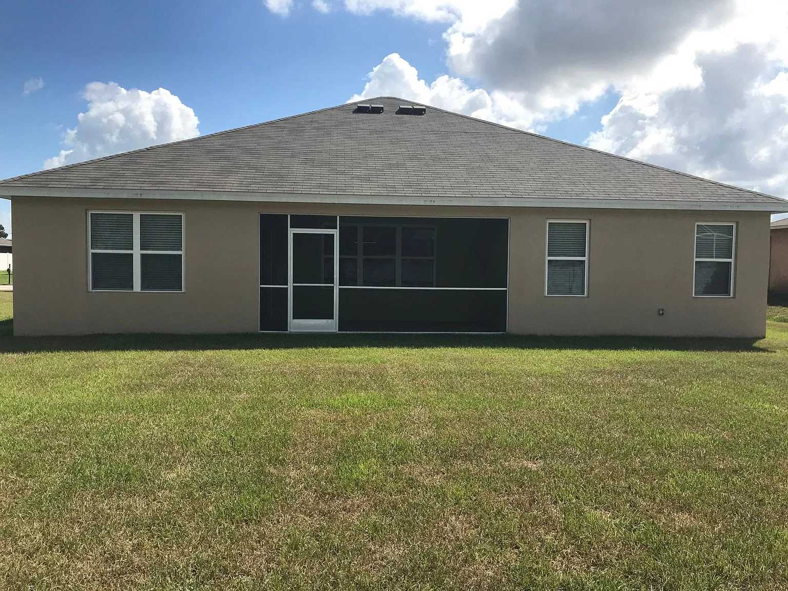4 bed, 2090 sqft, $2,200 — Photo 3