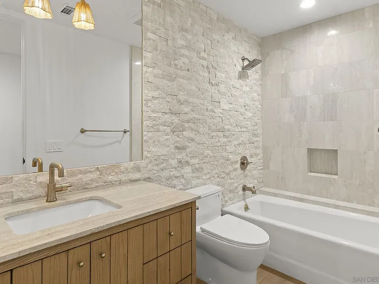 1846 Castellana Rd — Photo 27
