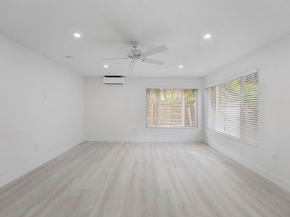 5th image of 1279 Beach Rd APT 3