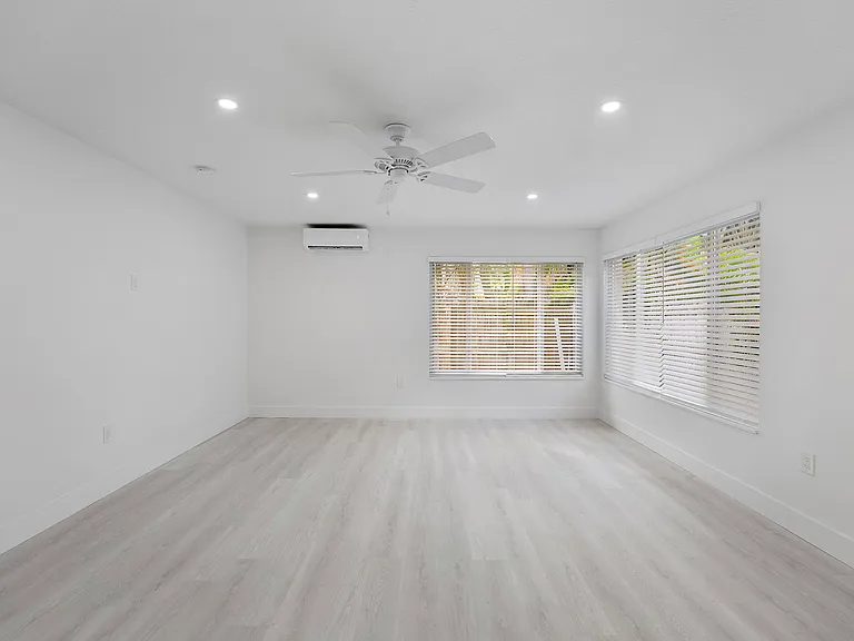1279 Beach Rd #3 — Photo 5