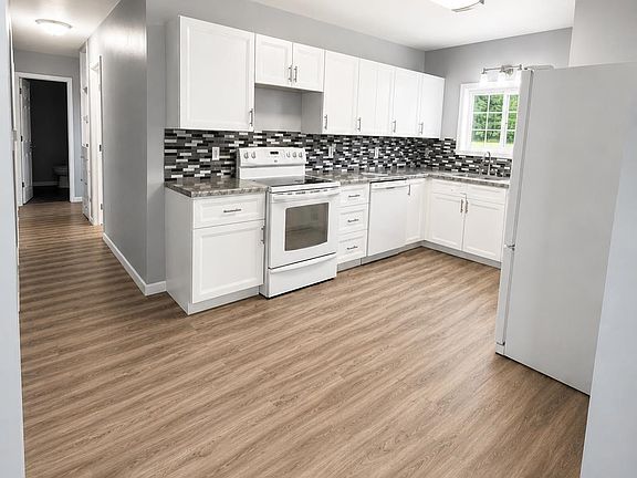 3rd image of 303 Beverly Rd