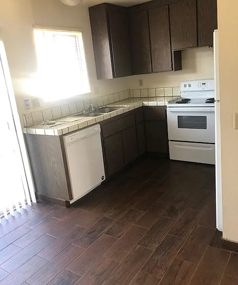 Siesta Village Apartments — Photo 3