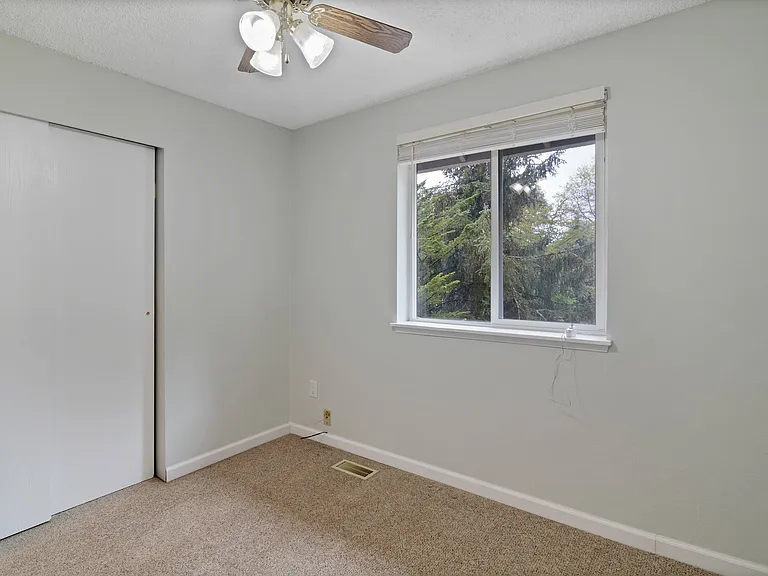 1132 S 22nd Ct — Photo 9
