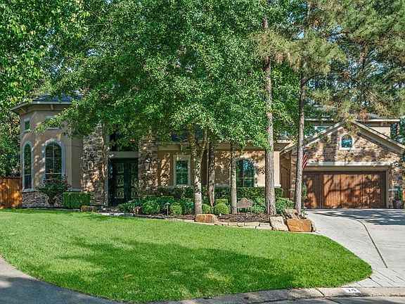 74 S Horizon Ridge Ct sit at the top of a quiet cul de sac