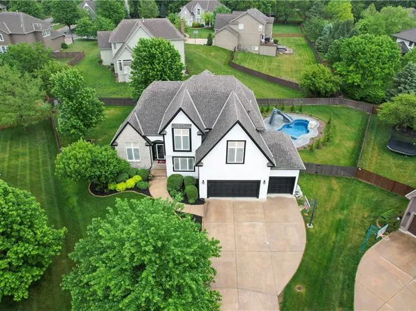 15649 S Hallet St, Olathe, KS 66062