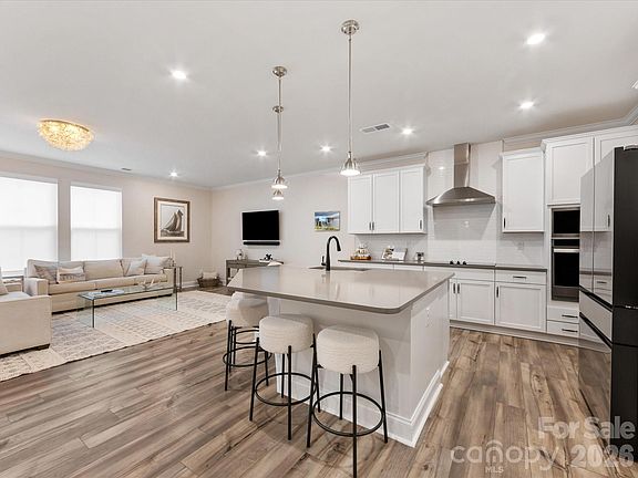 2nd image of 6033 Mariemont Cir