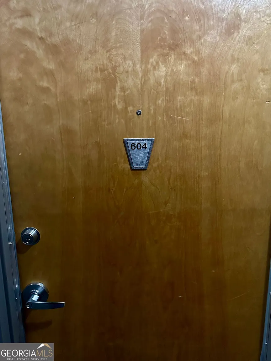 3235 Roswell Rd NE Unit 604 photo 1