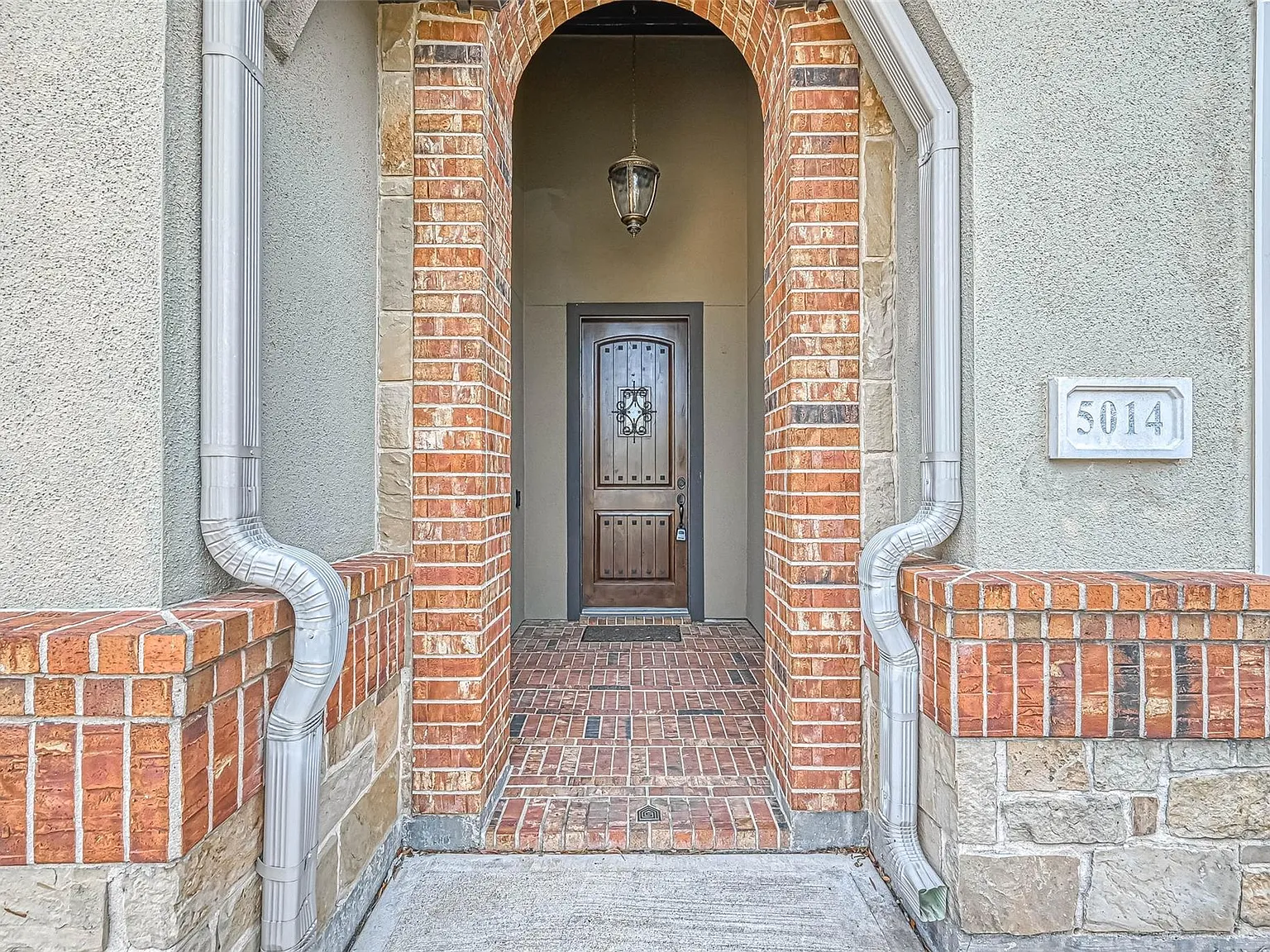 3 bed, 3.5 bath, 2767 sqft, $3,300 — Photo 3