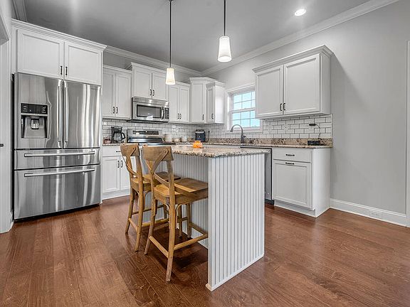 5th image of 209 Angliana Dr