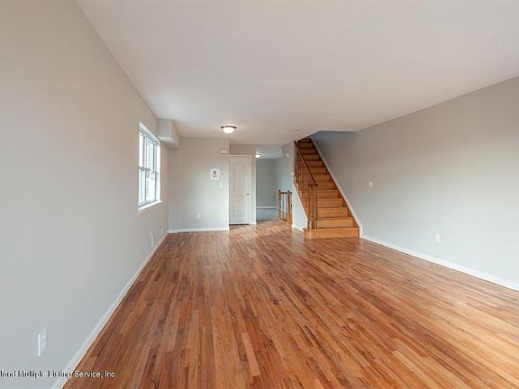 2nd image of 46 Renfrew Pl