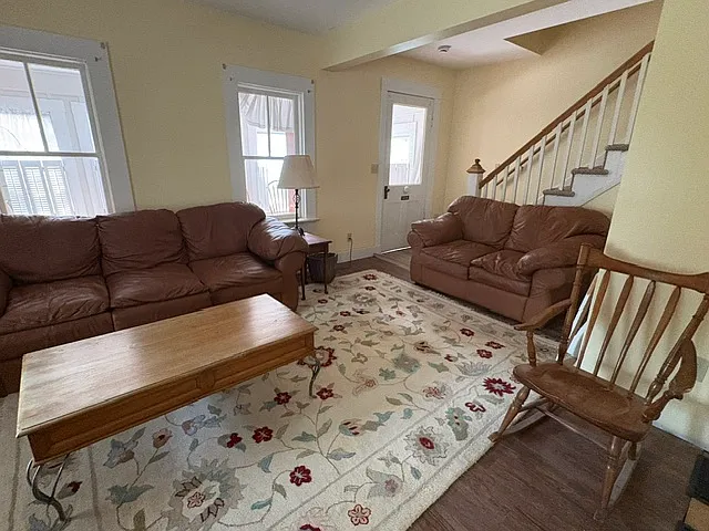 27 Ash Ave — Photo 3