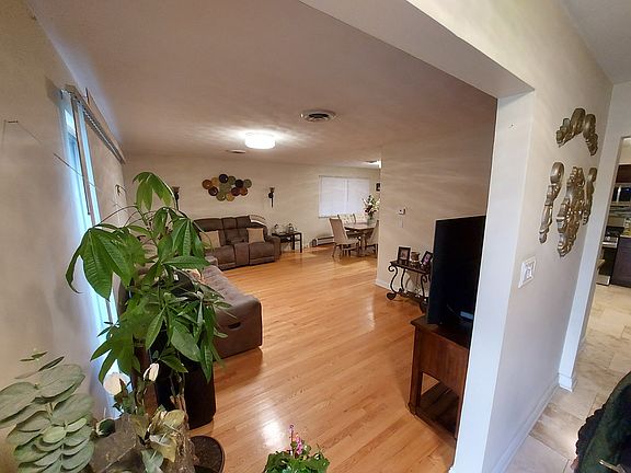 4th image of 1473 Hirsch Ave