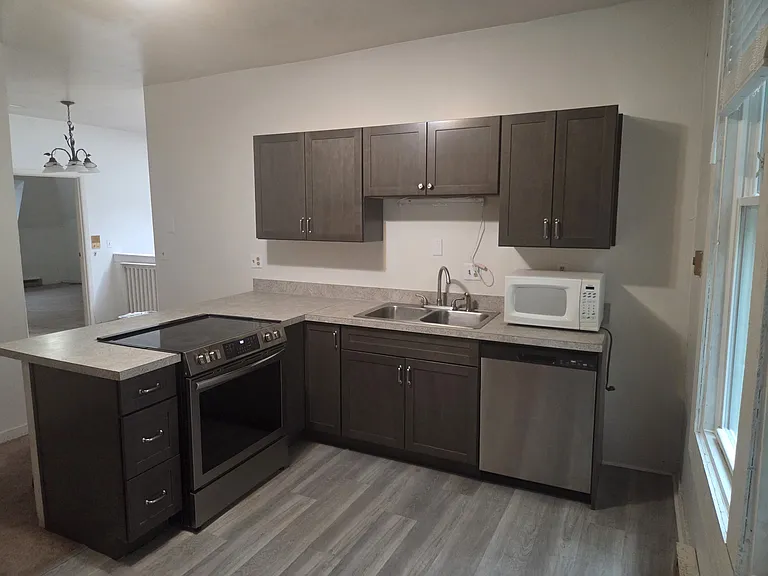 2114 Saint James Ave #4 — Photo 2