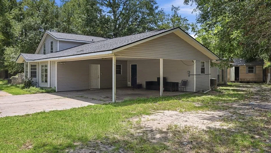 415 County Road 758 - 1 — Photo 2