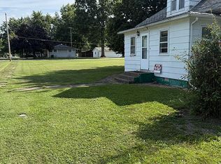 514 N 2nd St, Witt, IL 62094