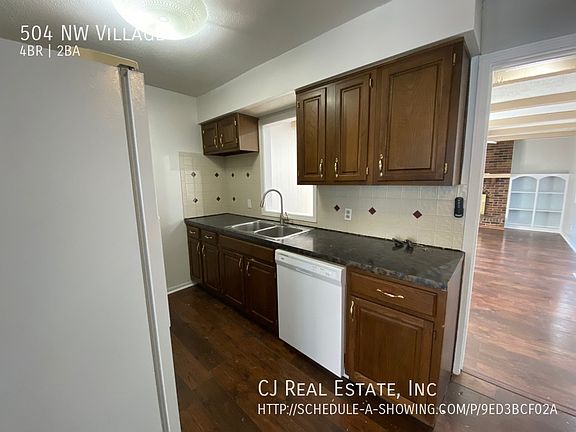 4th image of 504 NW Village Dr