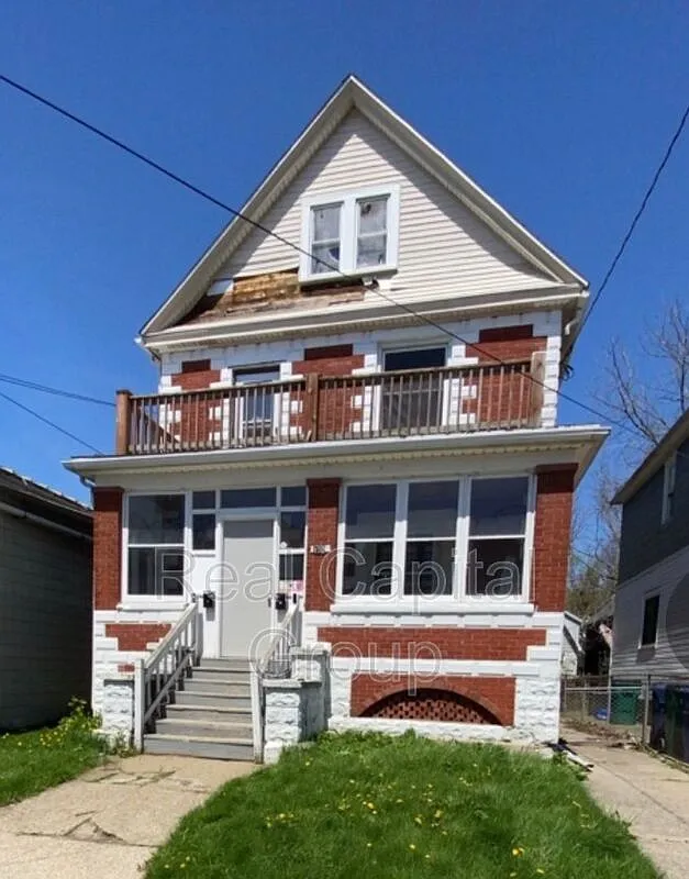 3 bed, 1.0 bath, $1,195 — Photo 1