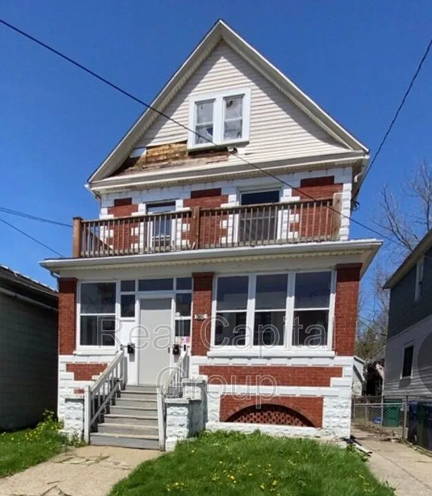 102 Macamley St #2