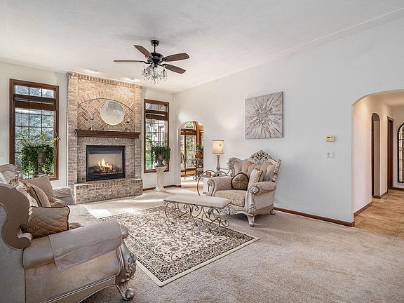 2nd image of 52 E Acacia Blvd
