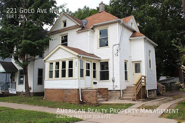 1st image of 221 Gold Ave NW