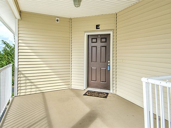 3rd image of 5916 Lindsay Ave SE Unit E